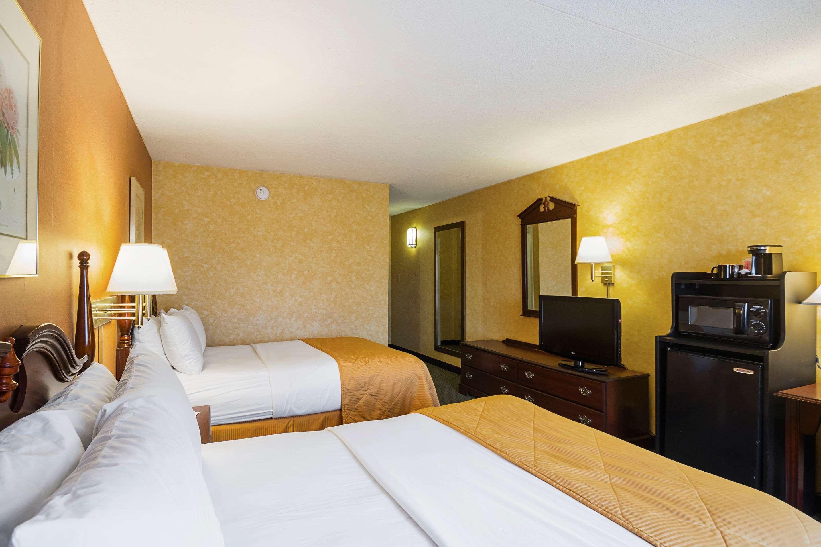 Clarion Inn Фэрмонт Экстерьер фото