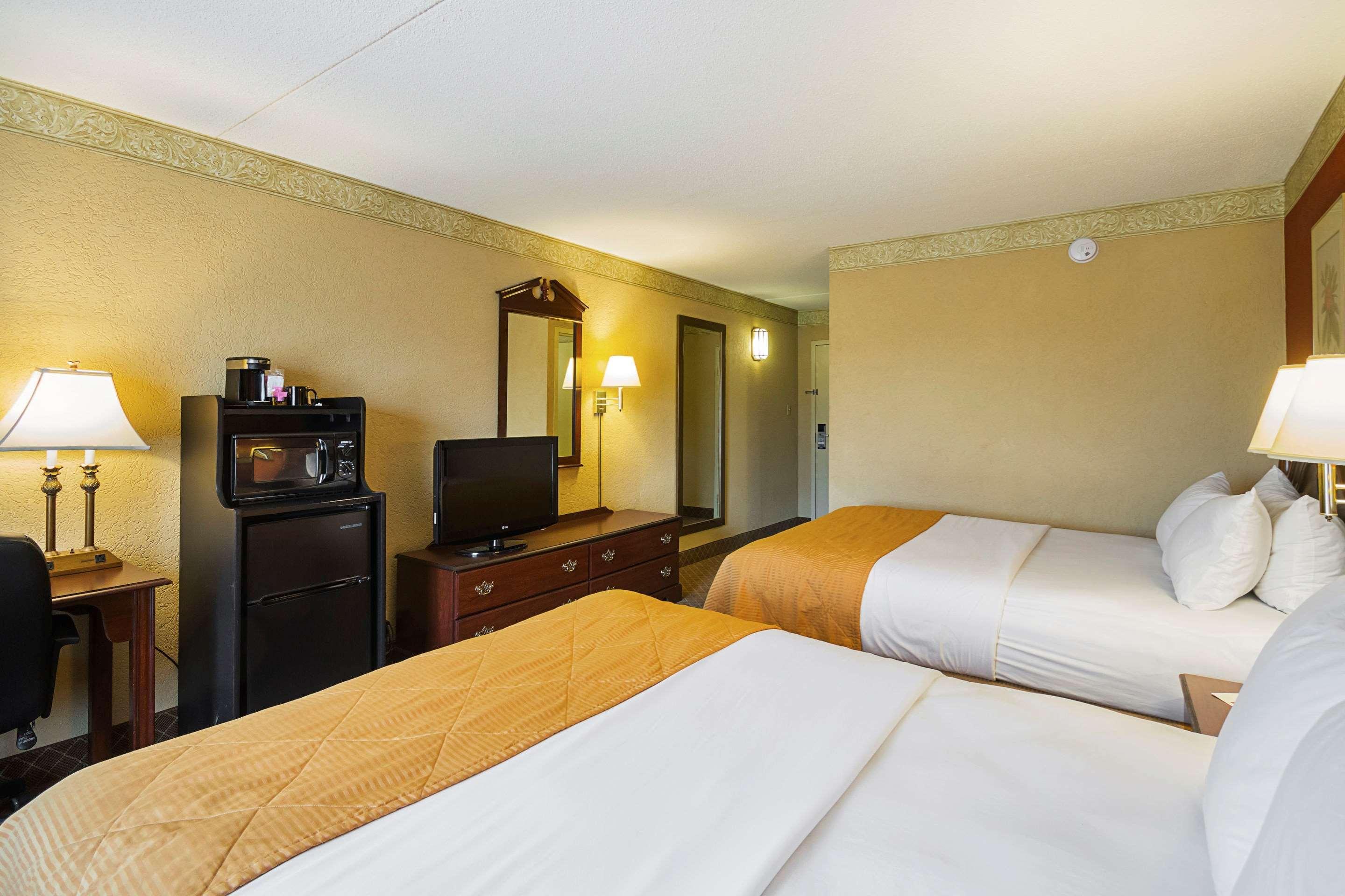 Clarion Inn Фэрмонт Экстерьер фото