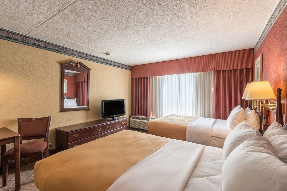 Clarion Inn Фэрмонт Экстерьер фото