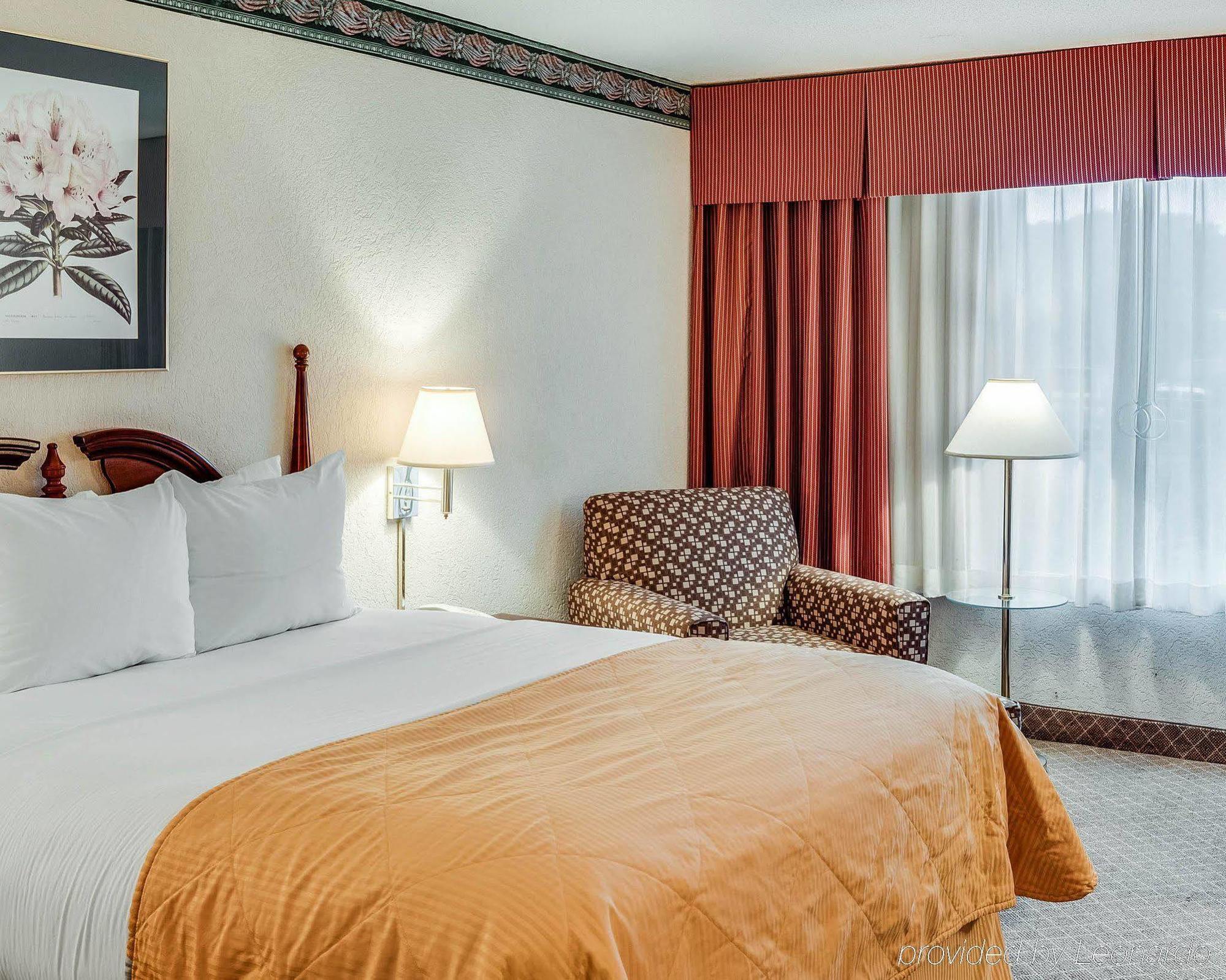 Clarion Inn Фэрмонт Экстерьер фото
