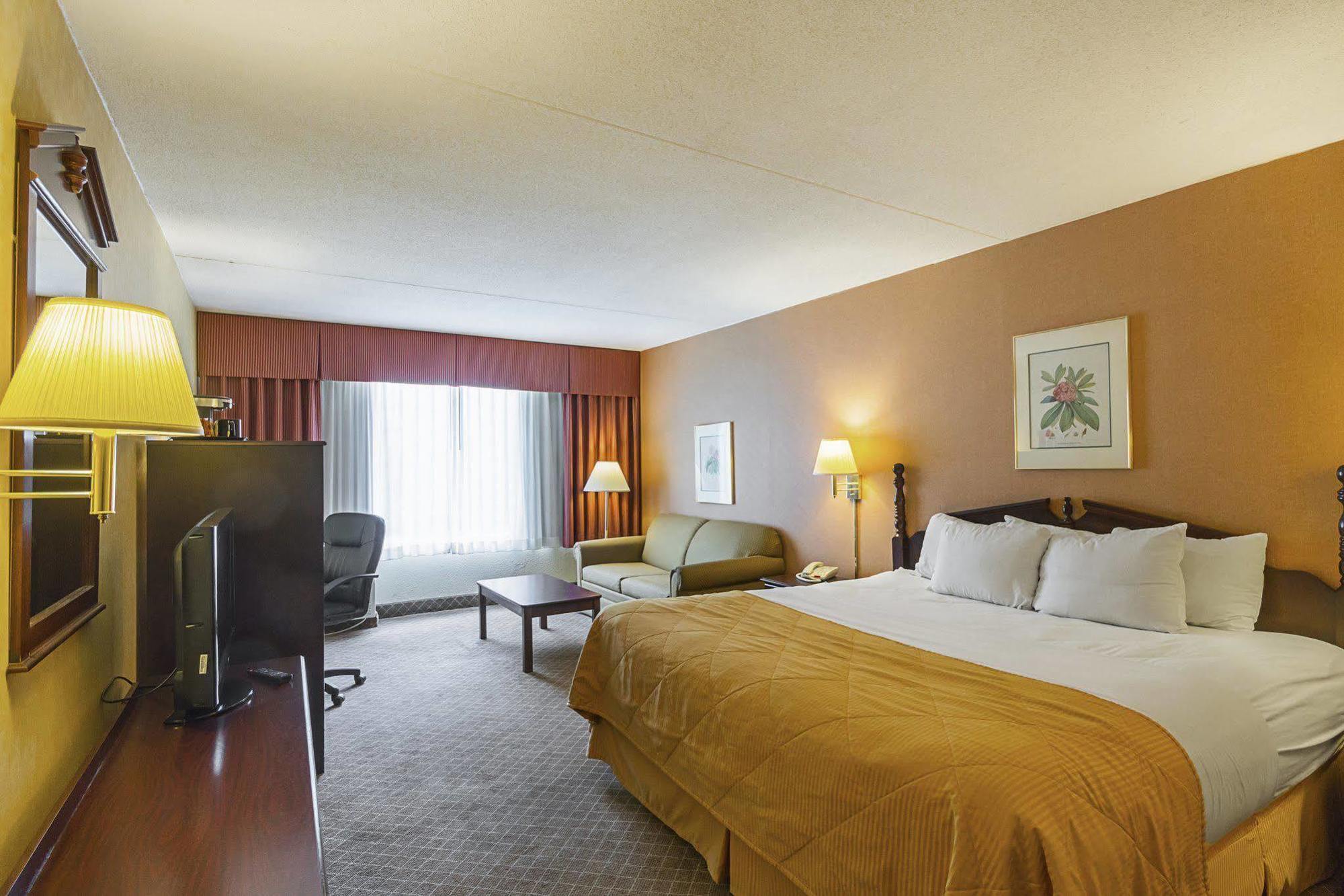 Clarion Inn Фэрмонт Экстерьер фото